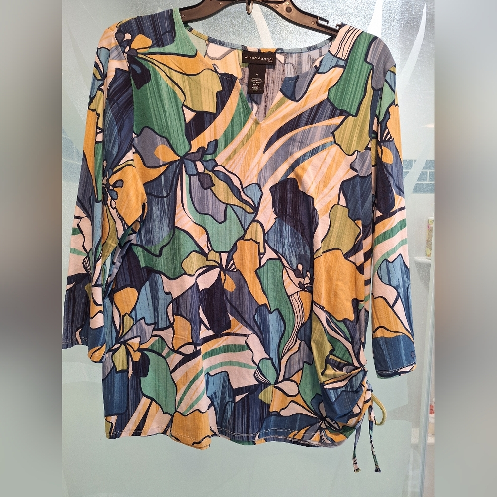 Women's Printed V-Neck Tie-Hem Bottom Left Side - Green/Blue/Yellow Never Worn